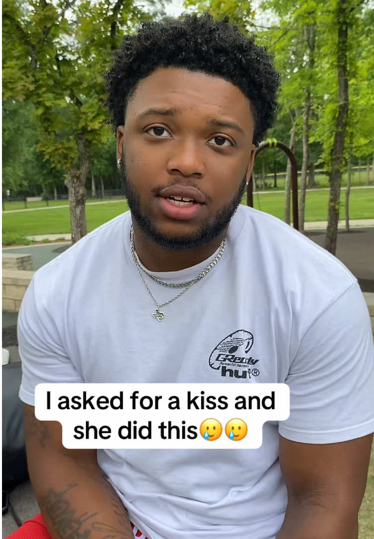 I asked for a kiss and  she did this🥲🥲 #tiktokshop #fresh #oralhealth #oralhygiene #oral #oralsurgery 