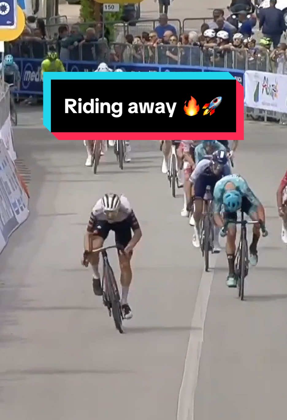 RIDES AWAY 🔥 Alessandro Covi takes the opening stage and overall lead of the Giro d’Abruzzo! 🇮🇹 #cycling #roadcycling