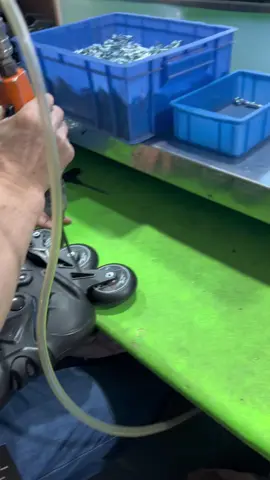 How many pairs of inline skates can a worker produce a day?