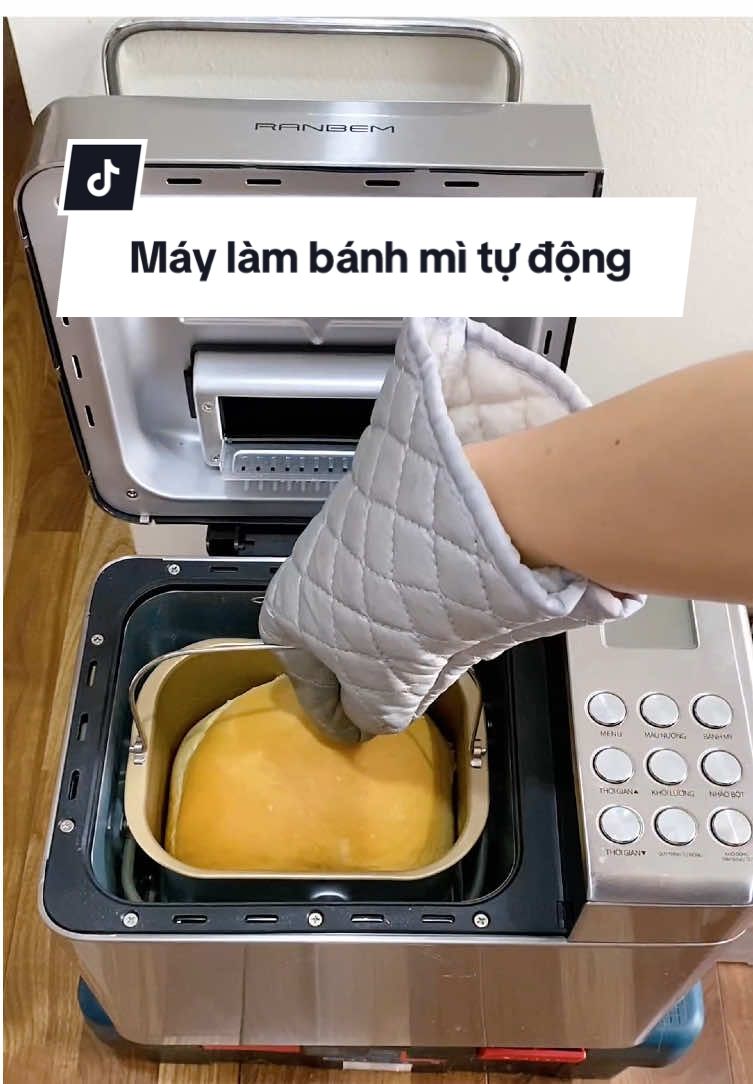 Máy làm bánh mì tự động của mình bây giờ vẫn dùng ổn nha 😁 Nhưng máy này thấy nhiều người mua về rồi bỏ xó không dùng nên mọi người cân nhắc kỹ xem mình có thực sự cần không nhé 😇 