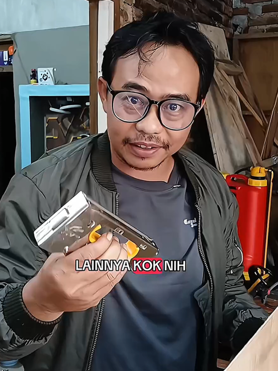 Staples Staple stapler Tembak manual kertas triplek spanduk jokmotor #staples #Staple #stapler #isistaples #fyp #wibgajian 
