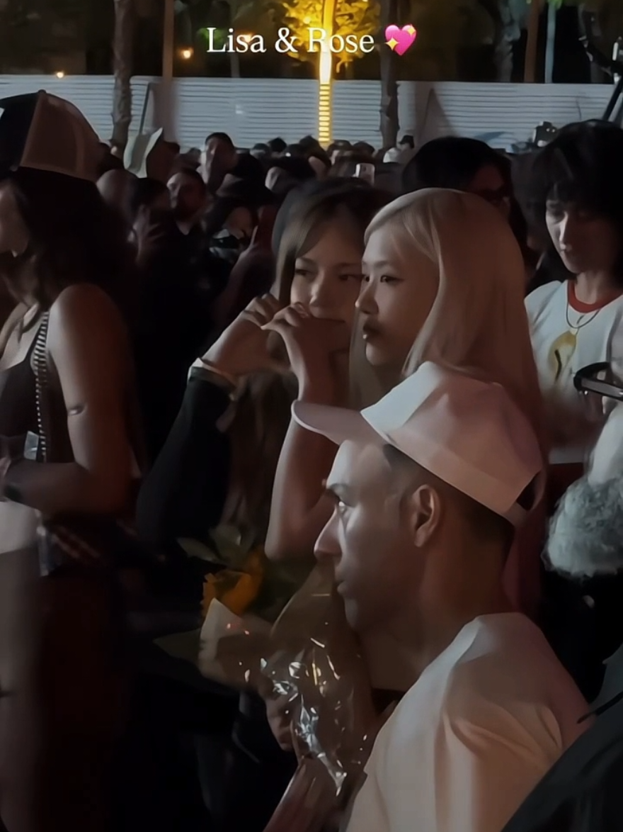 Những khoảnh khắc tuyệt đẹp của Chaelisa được fan ghi lại là một điều tuyệt vời nhất #Lichaeng #Chaelisa #Lisa #Rosé #Blackpink #Blink #Couple #OTP 