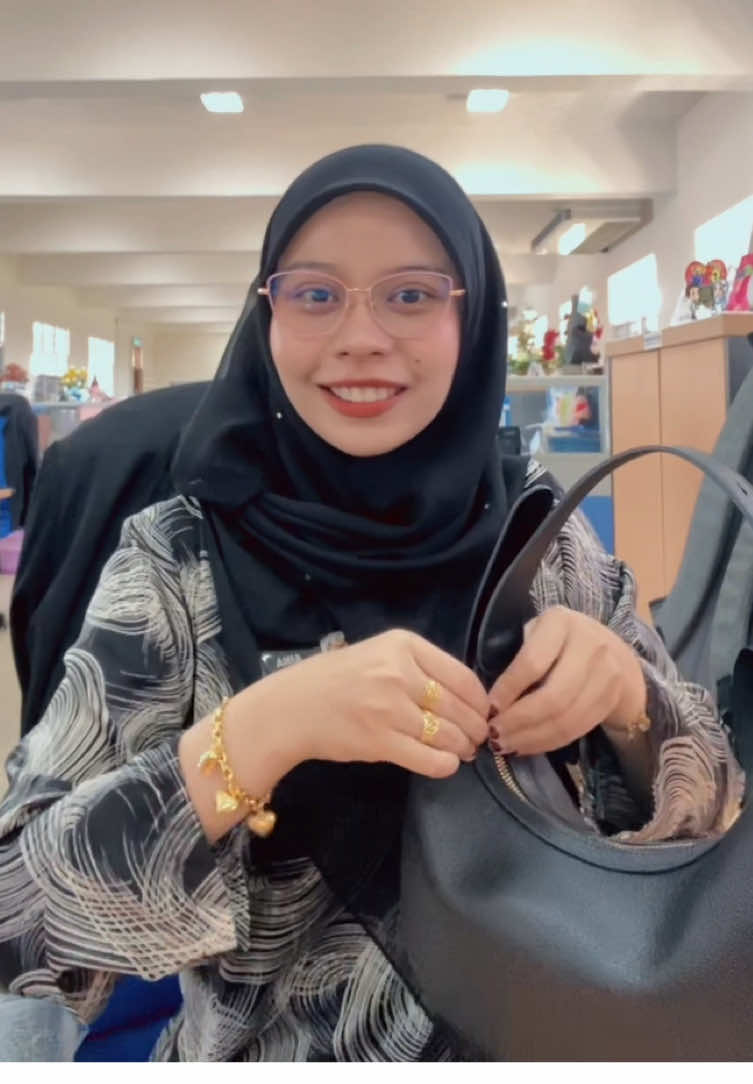 pakai ni auto style! #bag #womanbag #womanbags #bagraya2025 #bagstyle #bagmurah #bagquality #baghighquality #bagmalaysia #begwanita #begwanitamurah #begwanitacantik #begwanitaviral #begwanitaleather 