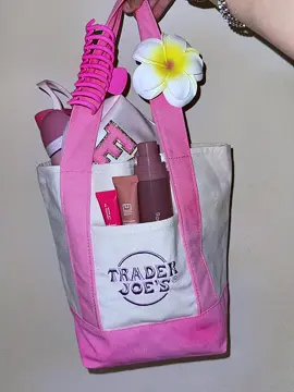 your coming home with me 🩷#traderjoes #viral #traderjoesmusthaves #purse 