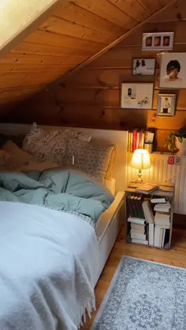 ‘April April der macht was er will’ #videodiary #digitaldiary #spring #yoghurtbowl #romantizeyourlife #diary #coffee #introvert #myday #cozy #book #BookTok #pinterest 