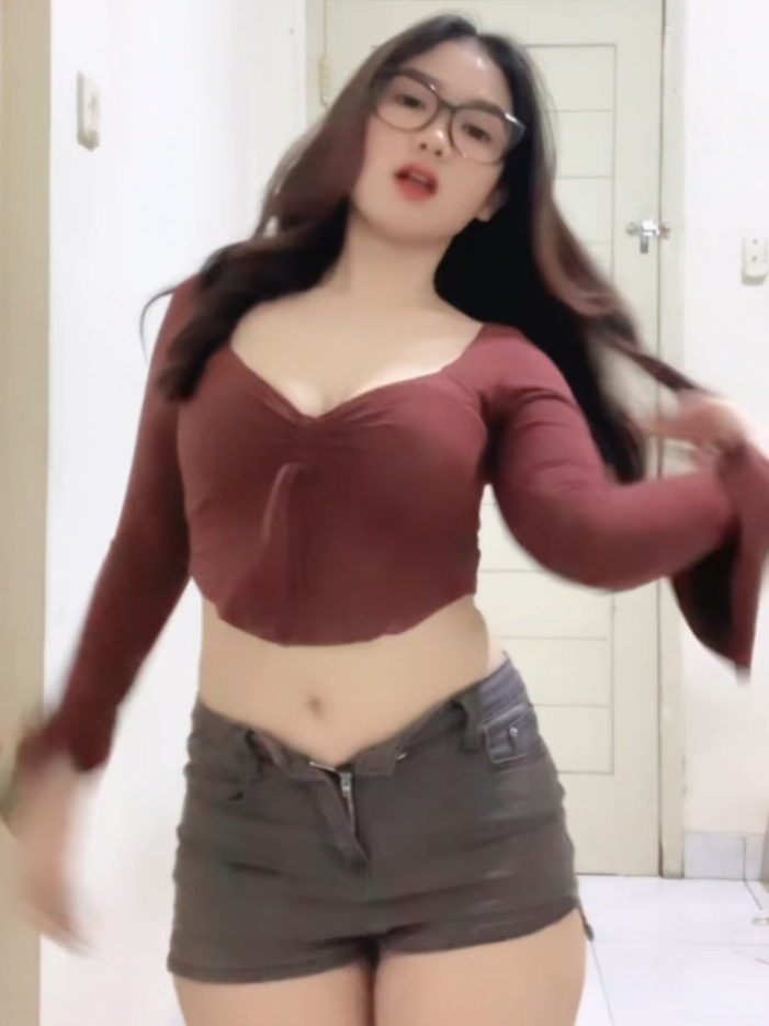 Ubur ubur ikan lele?  #fyp #fypmasukberanda #moots? #fakebodyy⚠️⚠️ #cewekmanis #cewekidaman #fakebodyy⚠️ #cewekcantik #fakesituation⚠️ #goyanggemoy #cewektobrut #kelihatanitunya #tobrutcantik #xyzbca #febbycantik #tanpadaleman #gemoycantik #gemoysekalii 