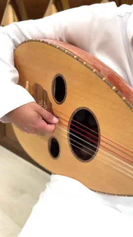 زريــاب متميز دائماً 🫶🏻🤍 عود جمع بين الجودة، السعر والصوت. زرياب الموديل العراقي رقم 1 فرسة متحركة، يمكنك اقتناء هذا العود بسعر 1,800 ريال مع تمارا / تابي المنتج يشمل جميع ملحقاته والشحن المجاني وذلك من خلال موقعنا الالكتروني 🌐