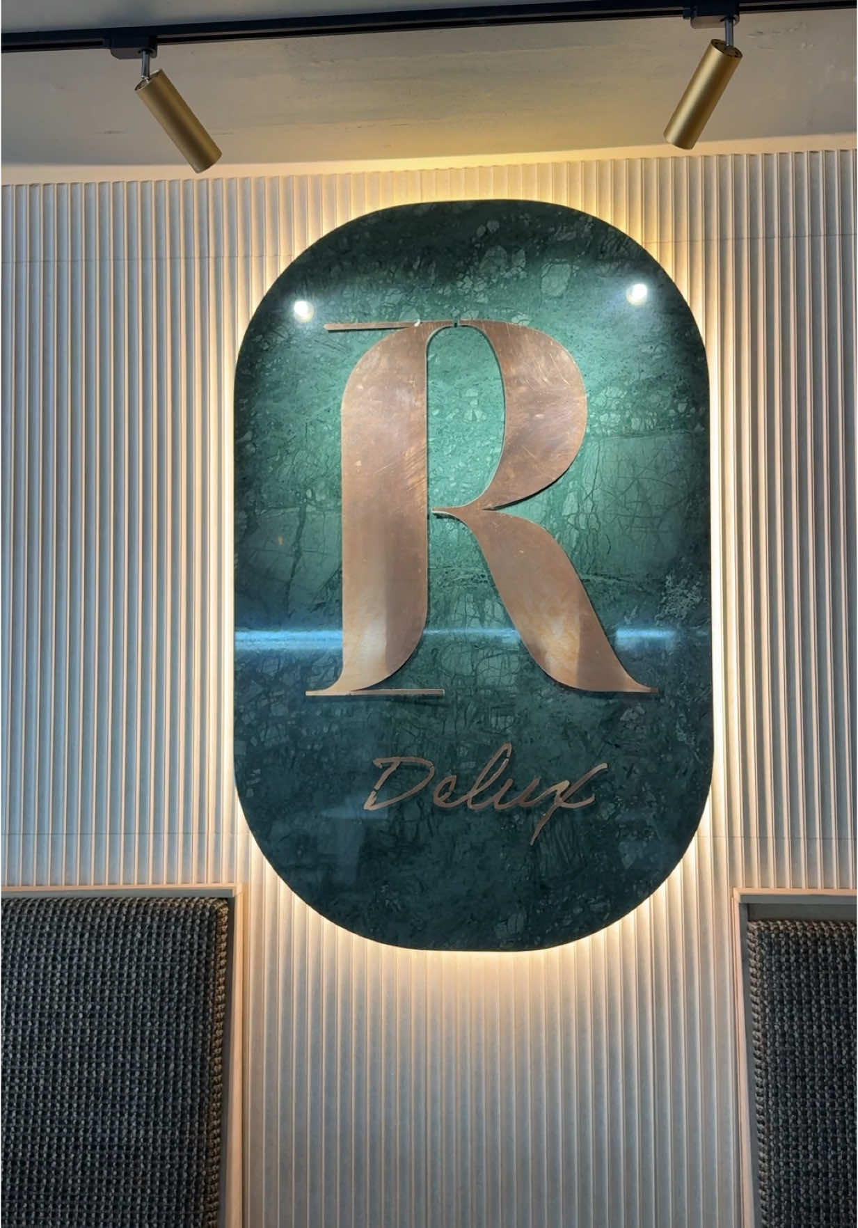 📍Relish Delux  #Halaal #Food #JoziHalaal #ThingsToDoInJhb #Johannesburg #SouthAfrica #Foodies #Rosebank #JanSmuts #PetrolStation #RelishDelux #MintysTyres #HalaalFoodOasis @Relishdelux 