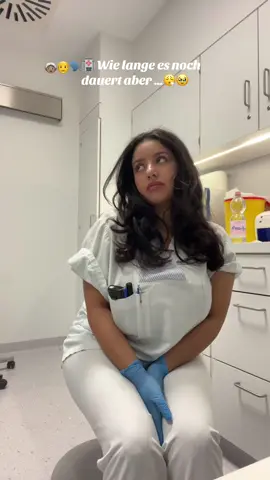 Wie lange dauert es noch ? Wurde ich vergessen ? Geht dass hier überhaupt voran? 🏥👵🏽😭 #nursing #nurselife #nursetok #nursehumor #notaufnahme #healthcare #medicalassistant #fürdich #pflege #medicine #mfa #fyyyyyyyyyyyyyyyy #foruyou 