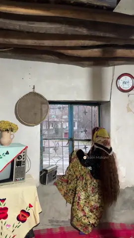 ‎: (گەرچی ئەیشێلی بە زەبری قۆندەرەو پێڵاوەکەت قەت بەدڵ رەق باست ناکەم نایزرێنم ناوەکەت، )  ‎مەحوی ئەڵێ:رەقیبی سەگ حەزی بوو کوشتمت،بڕوانە چۆنی بۆم، دوعابۆ دەستو تیغت من دەکەم بڕوانە چۆنم بۆت »#flypシ #foryoupage❤️❤️ #foryoupageofficiall #viralvideo #viraltiktok #kurdistan 