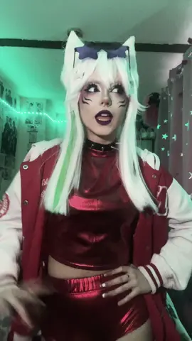 Roxanne Wolf | I have so many cosplays that I want to improve !!! The next time y’all see her she’s gonna have her wig restyled and I’m gonna paint the top with her design ! #roxannewolf #roxannewolfcosplay #fnafsecuritybreach #fnafsecuritybreachcosplay #fnaf #fnafcosplay 