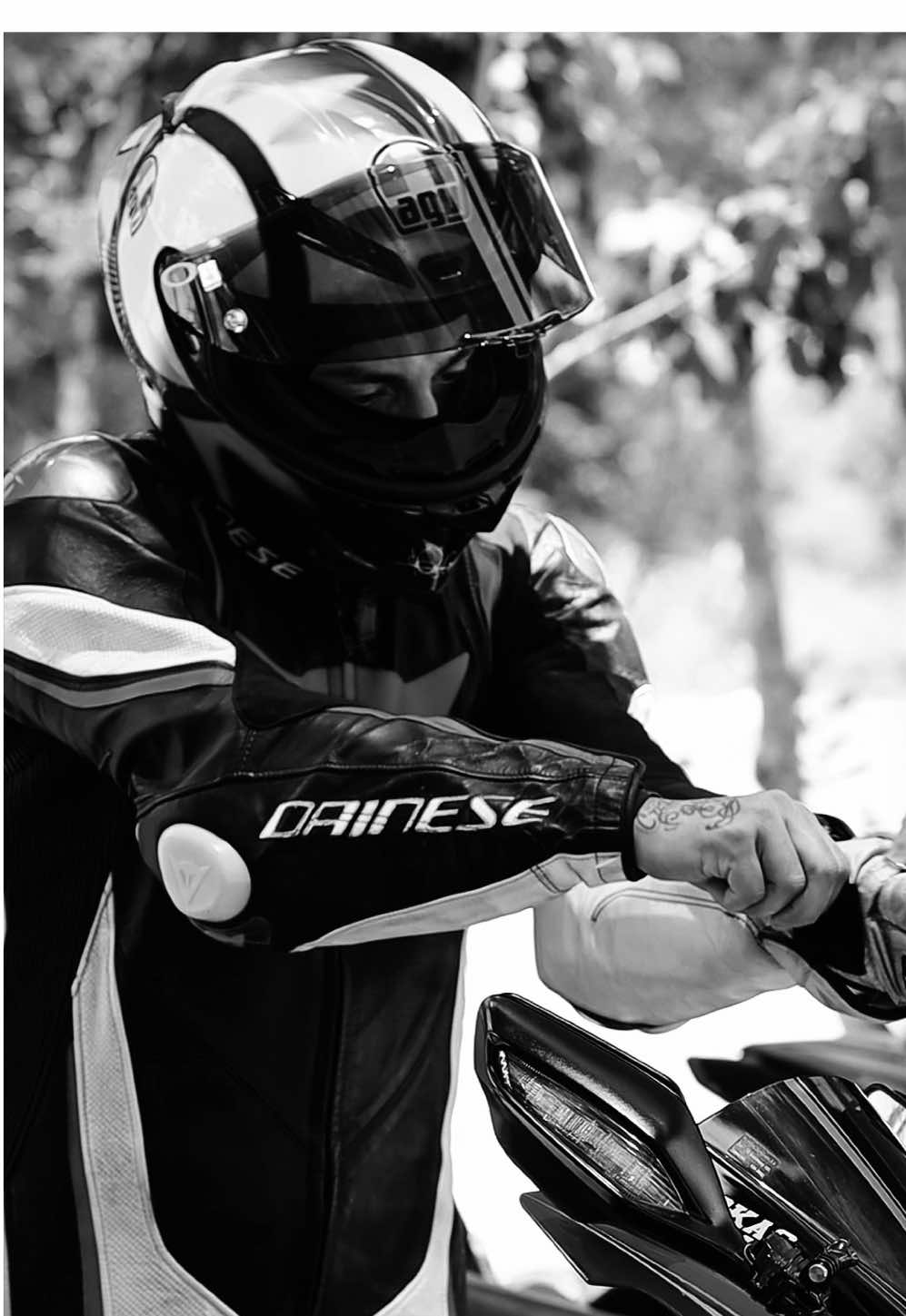 Apenas continue! . . . .  #kawasaki #honda #yamaha #bmw #suzuki #ducati #superbike #motogp #moto #motorcycle #inspiração #triumph #mobil #casal#bikelife #ktm #frases #motivacional #funk #motos #amizade #viagem #amor #duasrodas #amor #motociclistas #motoboy #motos #frases #grau