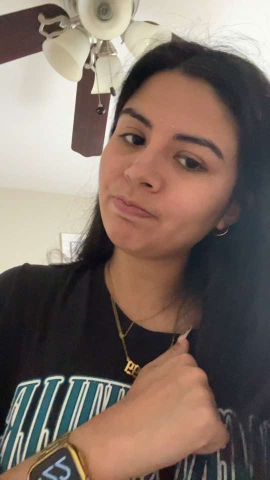 #stitch with @karla medina   now what do i do with all this stuff  #closetcleanout #foryoupage #fyp #explore #trending #closetrefresh #springcleaning 