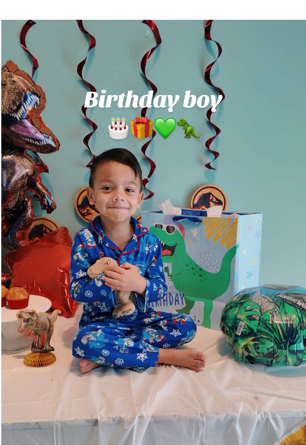 An emotional morning setting this up 🥹 Also please ignore my lashes LMAO that’s on my todo list today 🫣  #birthdayboy #birthdaysurprise #morningsurprise 