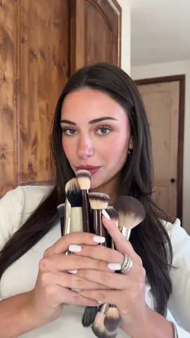 Changes the game. @Hourglass Cosmetics @Refy Cosmetics @Patrick Ta Beauty @makeupbymario @DIBSBEAUTY @Laura Geller Beauty #makeupbrushes #bestmakeupbrushes #brushesmakeup #favoriteproducts 