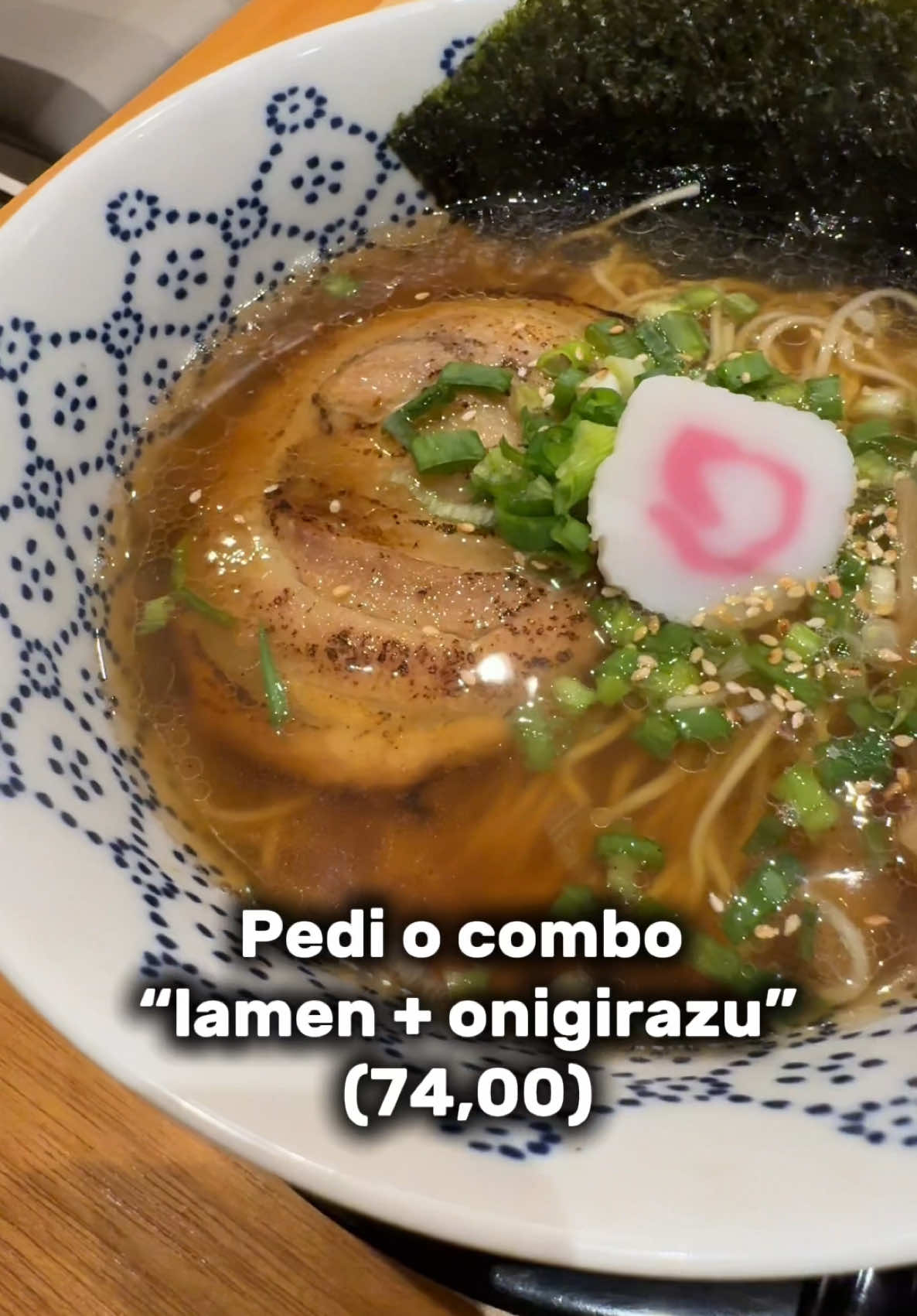 Restaurante 90 - Hoje a visita foi ao @bimiya.ramen Casa especializada em lamen, localizado em São Paulo  📍Rua Teixeira da Silva, 445, Paraíso, São Paulo.  Casa que lembra as casas de lamen japonesas, com um lamen super equilibrado, com um caldo de frango muito saboroso, macarrão cozido na medida certeza e acompanhamentos excelentes. Uma ótima opção pra fugir um pouco da rota dos lamens da liberdade. Recomendo muito!  #review #lamen #food 