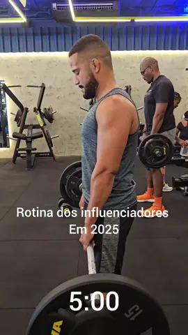 Quem quer corre atrás, o dia tem 24h para todos 😂 #treino #meme #influencer #natacao #boxe #viagem #jogo #luta #mma 