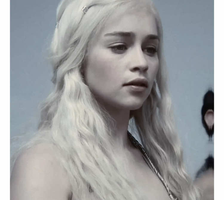 ⋆˙⟡ 𝐃𝐀𝐍𝐘 | she’s so beautiful. ughhh sorry ab the quality guys — SCP vogueswann ( ig ) IG nolensgvn  ♫ | golden brown - the stranglers — #chmbler #daenerystargaryen #daenerystargaryenedit #kahlessi #got #gameofthronesedit #gameofthrones #fyp #foryou @𝓛 ᖭི༏ᖫྀ 