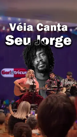 Veia surpreendeu cantando @seujorge 🥰🎊🤘🏼😉🎉