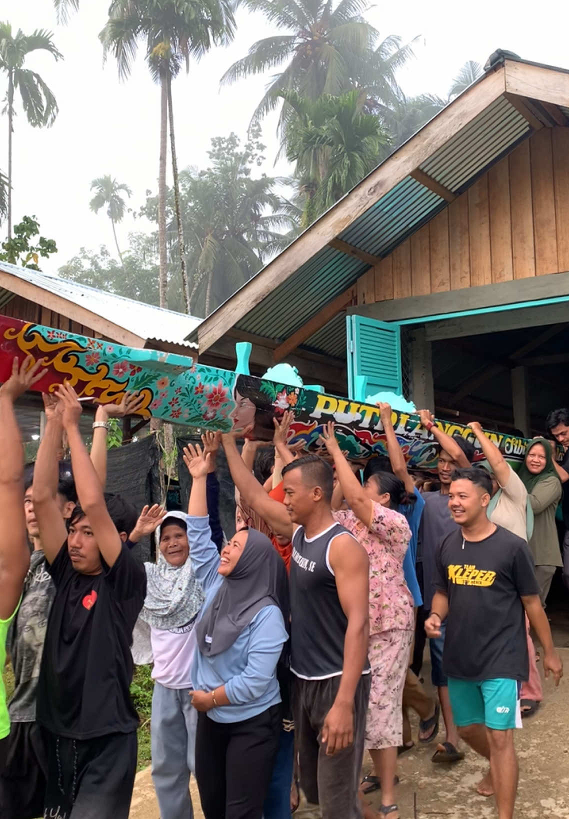 BISMILLAH PUTRI ANGGUN SIBIRAN TULANG TURUN GUNUNG DI TAHUN 2025, ya allah permudah kan lah langkah kami ya allah @PUTRI ANGGUN X RAJO BISO #kabupatenkuantansingingi #jalurbarusemangatbaru #kuantansingingi #budayaindonesia🇮🇩 #pacujalur2025dimulai #fypシ゚viral #pacujalurmenyapadunia #janbontietongjalur 