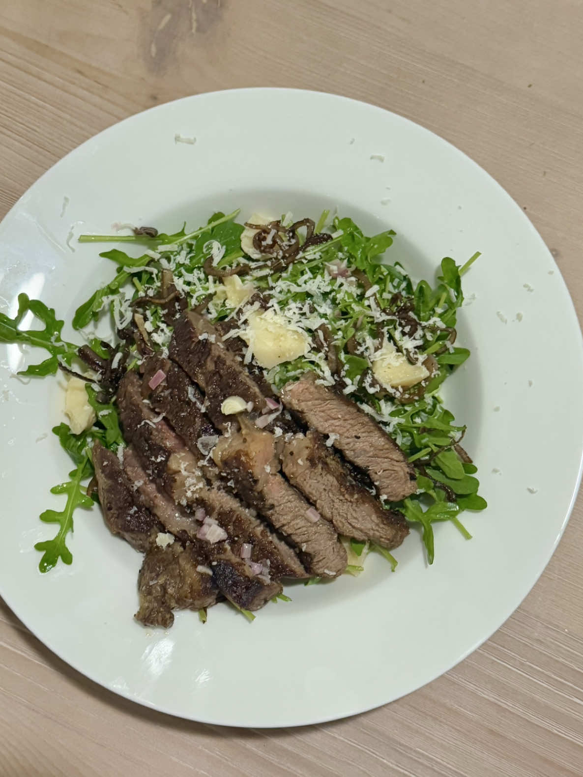 Spring steak salad with Parmesan, crispy shallots, & a wine wine shallot vinaigrette 🥗🥩 #steaksalad #salad #steak #privatechef #college #postgrad #collegesenior #steakdinner #CapCut 