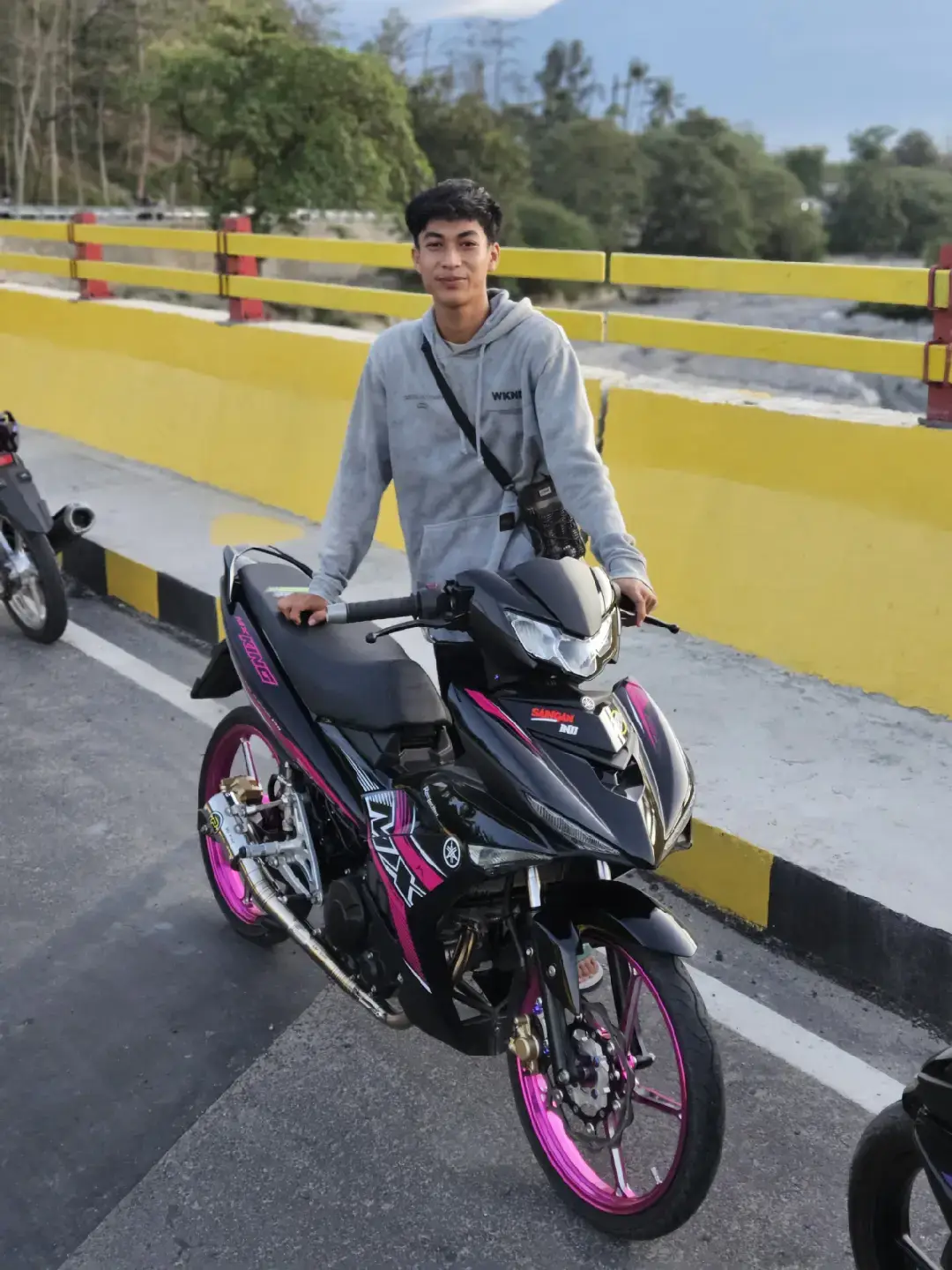Yang ganteng main paha yang jelek main Yamaha🔥🔥#jalerstyle #properstyle #proostreet #pekajamanmuffler #hasilsapibalap🐂 #murahnikmatlezat #JelajahLiburan 