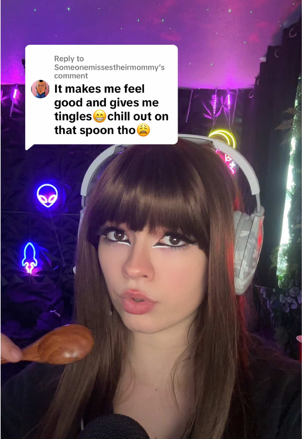 Replying to @Someonemissestheirmommy how about this? #asmr #asmrvideo #asmrtiktoks #asmrtriggers #asmrsounds #mouthsounds 