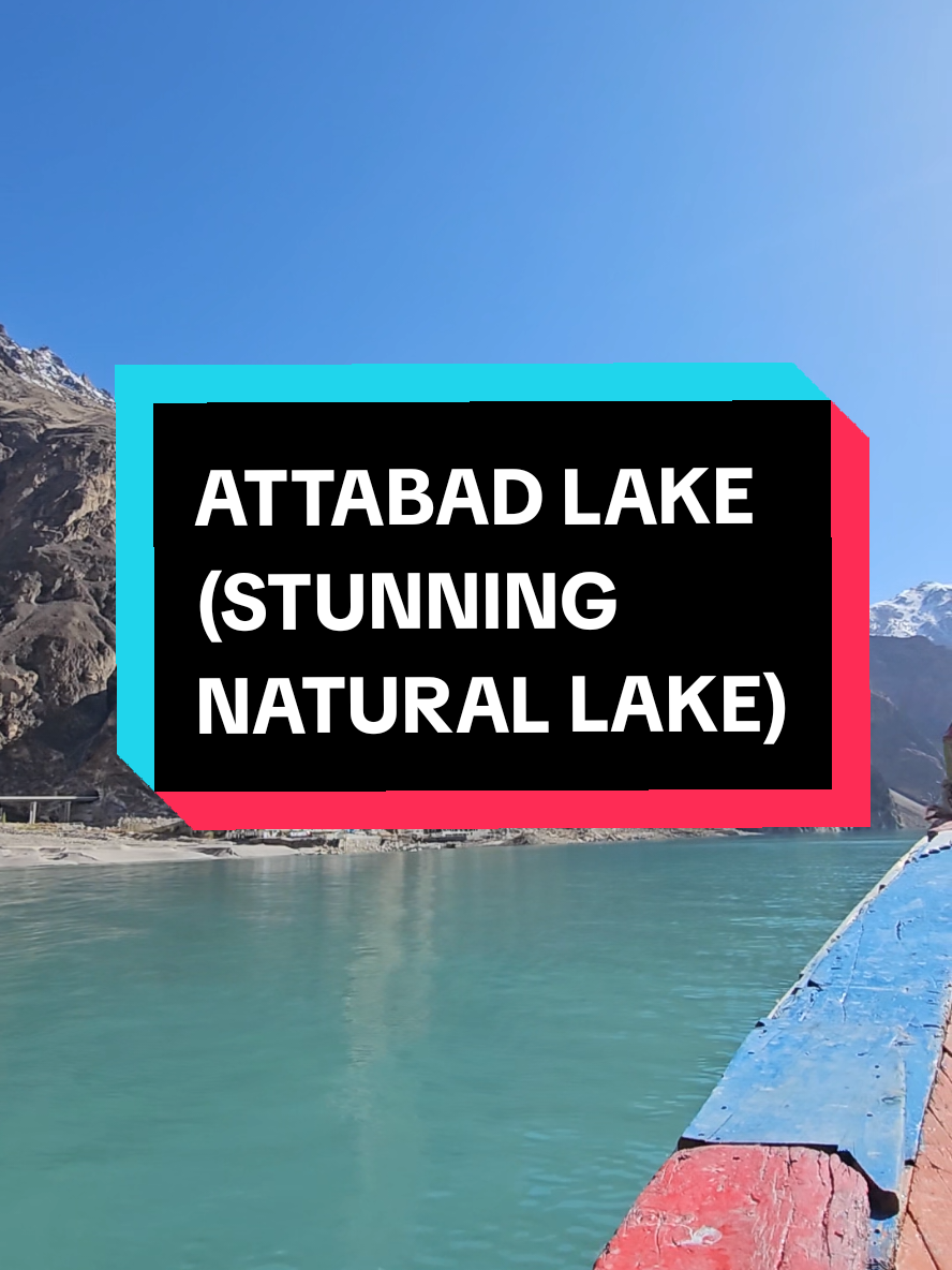 Attabad Lake. Kesan daripada bencana alam. Tanah runtuh telah menutup aliran sungai Hunza sehingga terbentuknya sebuah danau dan tenggelamkan perkampungan disitu.