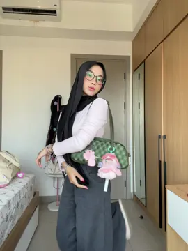 sori kerudung gue kena cushion yg belom nge set