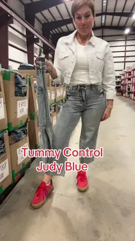 Judy Blue tummy control!  These are a cute vintage wash! TTS for Judy Blue ❤️ #judyblue #tummycontrol #judybluejeans #cropped  