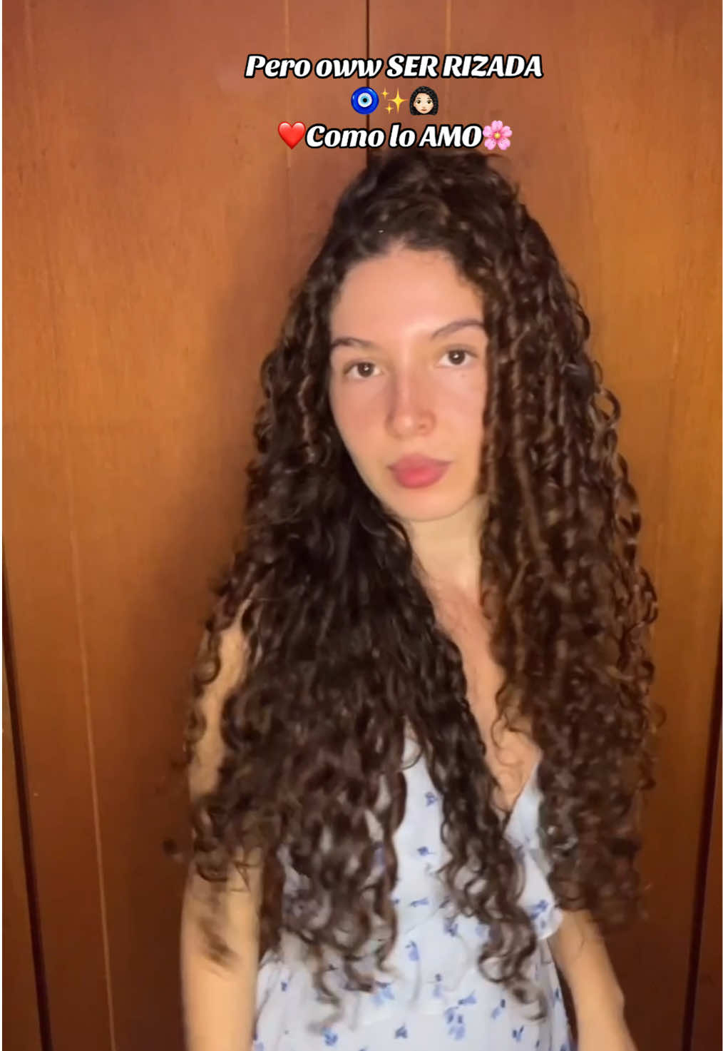 Es un amor-odio🤭❤️ #definicionderizos #curlyhair #cabellolargo #rutinaderizos #chicas #curlygirl #crespos #rizosnaturales #skala 