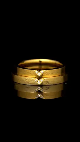 Do you want one?#jewelry #marry #marryme #moissanite #diamond #custom #gemstone #engagement #engagementring #ring #customring #handmadejewelry #handcraftedjewelry 