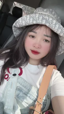 chẳng mong cả thế giới yêu,chỉ mong cả đời được làm ngoại lệ của 1 người❤️
