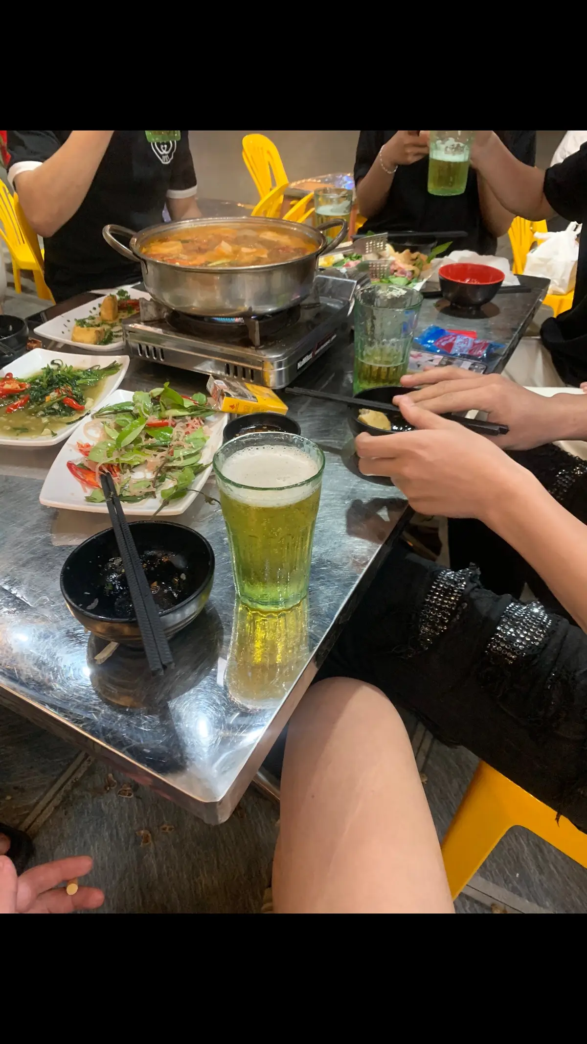 Đời lúc nhục , lúc vinh Lúc đong gạo chịu , lúc ninh chân giò :))