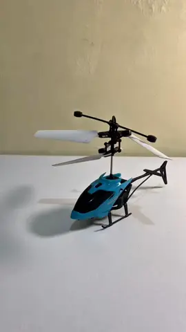 Mainan helikopter terbang sensor tangan bisa pakai remot #helikopterterbang #rchelikopter #helykopterrcmainan #CapCut 