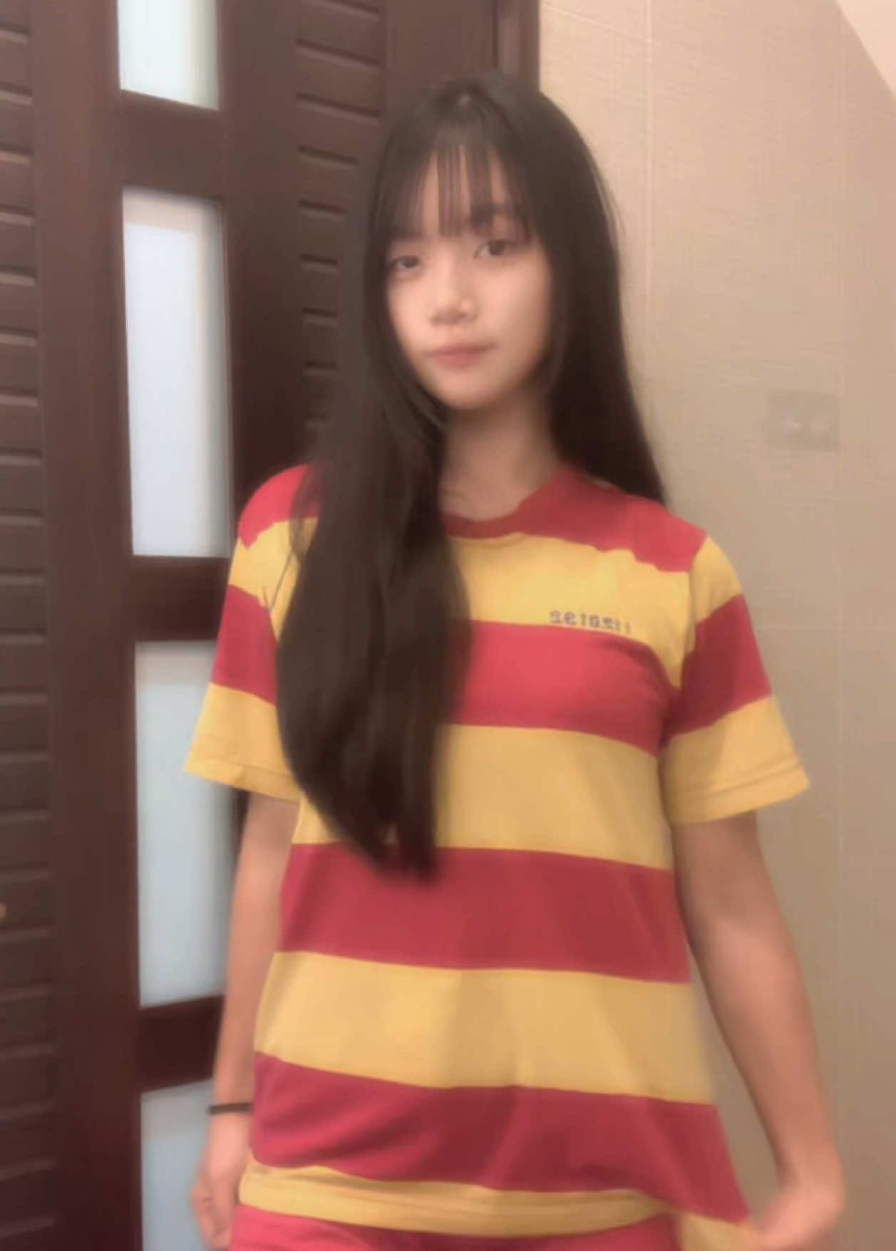 給你們看一次我的體育服 ㄧˊ #fyp #推薦 #流量回來 #國二 #台中 #哀居在主頁 