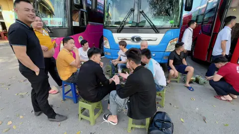 Họp lớp 🤣  #Nhà_Xe_ĐỨC_TÙNG #xuhuong #xekhachtiktok #xekhachvietnam #xekhachvlog #xekhachvietnam🇻🇳 @TRUYỀN HÌNH XE KHÁCH QL6 @𝑻𝑯𝑼𝒀̀𝒀 𝑻𝑯𝑼̛ 🎀 @Văn Tiến @Quân🏠NX🚌Toàn Thắng Lai Châu @T𝐫u𝐧g Đ𝐮̛́c 🚌 