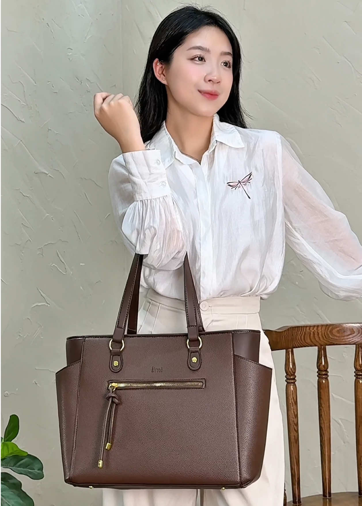 Em túi hot hit nhất nửa đầu năm nay đang được sale đó ạ! Nàng còn chần chờ gì mà ko inb ngay cho Limi để rinh em nó về nào 😍 #limibags #tuixachcongso #tuixachnu #viral #tuixachthoitrang #xuhuong #fyp 