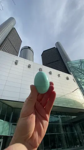 Egg number 11 is hidden. • Do you recognize this place? • #vandykebooks #detroit #detroithustlesharder #builtindetroit #detroiters #bookstore #bookshop #independentbookstore #usedbookstore #detroitbookstore #detroitreads #westvillage #westvillagedetroit #detroitreadsharder #detroitegghunt