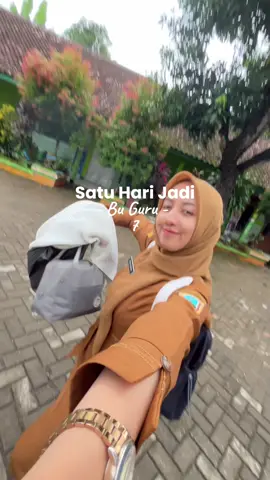Satu hari jadi bu guru part 7 ✨ Welcome back👋🏻 siapa yg udah kangen sama konten daily aku 🥰 #minivlog  #DailyRoutine  #vloggurusd #gurusd