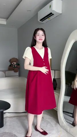 Mẫu đầm form dài qua gối cho mẹ bầu mặc đi làm