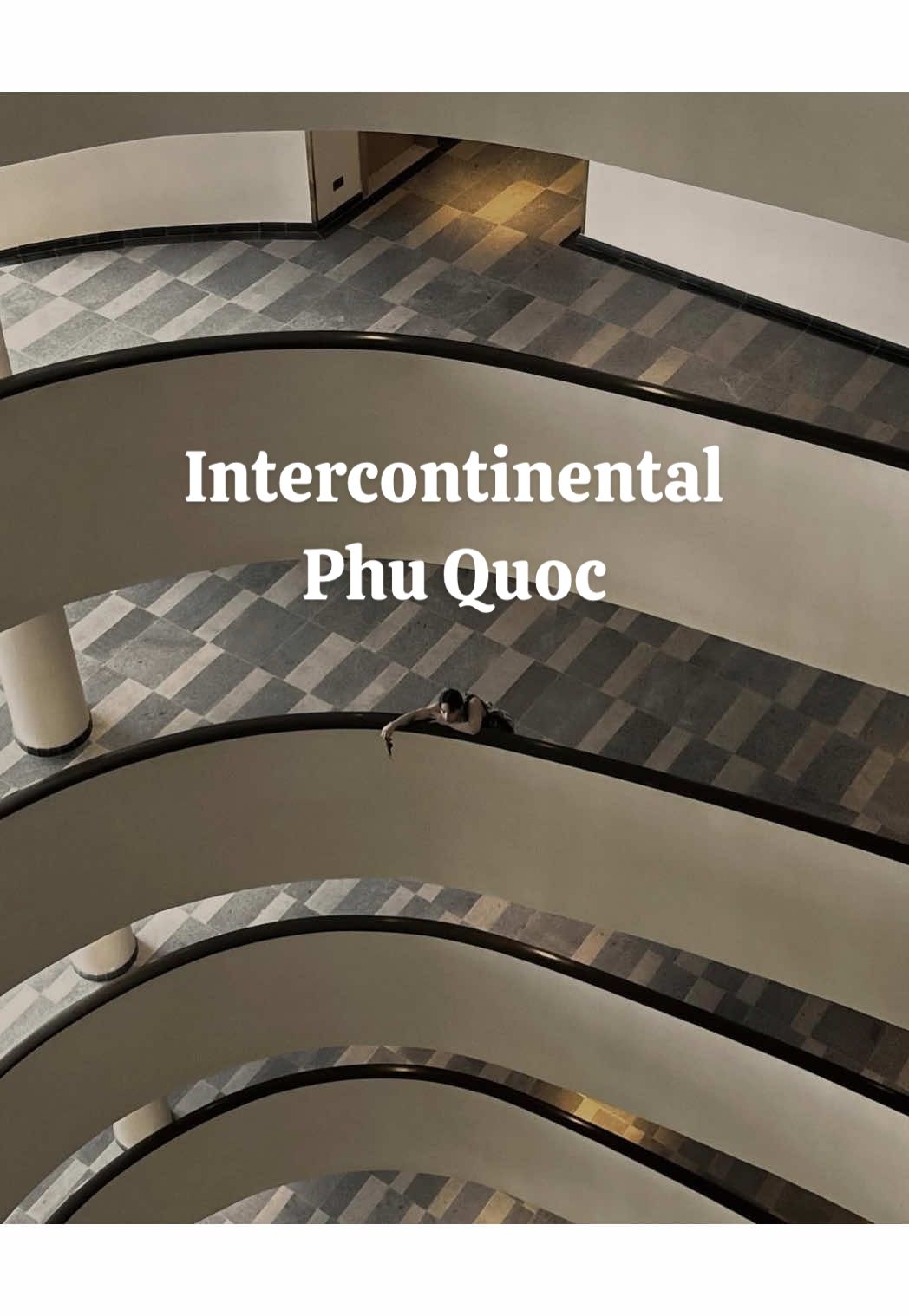✨𝐈𝐍𝐓𝐄𝐑𝐂𝐎𝐍𝐓𝐈𝐍𝐄𝐍𝐓𝐀𝐋 𝐏𝐇𝐔́ 𝐐𝐔𝐎̂́𝐂!!!✨ 🌿Intercon Phú Quốc 1 trong những khu nghỉ dưỡng, check in sang chảnh, thượng lưu nhất tại Phú Quốc! 𝐂𝐡𝐢̉ 𝐜𝐨̀𝐧 2.550k/ 2 khách/ đêm ✳️𝑰𝒏𝒕𝒆𝒓𝒄𝒐𝒏𝒕𝒊𝒏𝒆𝒏𝒕𝒂𝒍 𝒄𝒐́ 𝒈𝒊̀ 𝒄𝒉𝒐 𝒃𝒂̣𝒏 𝒕𝒓𝒂̉𝒊 𝒏𝒈𝒉𝒊𝒆̣̂𝒎 ? ✔️𝗜𝗡𝗞 𝗕𝗔𝗥 𝟯𝟲𝟬 : trên Tầng 19 của khách sạn , k quá khi nói là bar trên cao ngắm hoàng hôn đẹp nhất tại Phú Quốc . ✔️𝗥𝗲𝘀𝗼𝗿𝘁 𝗯𝗮𝗼 𝗴𝗼̂̀𝗺 𝟰 𝗵𝗼̂̀ 𝗯𝗼̛𝗶 để Quý khách sử dụng hồ bơi vô cực tràn bờ, bao gồm cả hồ bơi riêng cho trẻ em ✔️ 𝗗𝗶𝗲̣̂𝗻 𝘁𝗶́𝗰𝗵 𝗽𝗵𝗼̀𝗻𝗴 𝘁𝗼̛́𝗶 𝟱𝟬𝗺𝟮 : các phòng đều có diện tích rộng 50m2 và có bồn tắm cực kỳ chill ✔️ 𝗔̆𝗻 𝘀𝗮́𝗻𝗴 𝗰𝘂̛̣𝗰 𝗻𝗴𝗼𝗻 : với đa dạng các món từ âu đến á phục vụ mọi nhu cầu 👉 𝐁𝐚𝐨 𝐠𝐨̂̀𝐦: ✅ 01 đêm nghỉ dưỡng sang chảnh ở hạng phòng Residence view ✅ Buffet sáng theo tiêu chuẩn 5 sao quốc tế ✅ Sử dụng bể bơi, xe điện, bãi biển riêng ✅ Trà và coffe hàng ngày ✅ Miễn phí phụ thu 2 bé dưới 12 tuổi ✅ Tận hưởng Hoàng hôn tuyệt đẹp tại SKY BAR INK 360 _______________ #intercontinental #intercontinentalphuquoc #phuquoc #resortphuquoc 