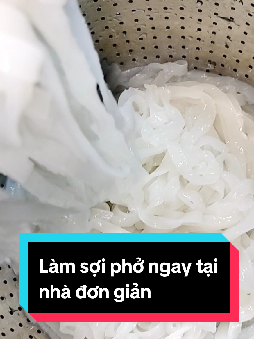 Trả lời @heo.moi2  Làm sợi phở ngay tại nhà không hóa chất an toàn cho sức khỏe của gia đình. #ngocmy_cau3ty #noitro #xuhuong #food #cooking #khuonlambun #muataitiktok #100kviews @Ngọc My_Cậu3Tỷ @Ngọc My_Cậu3Tỷ @Ngọc My_Cậu3Tỷ 