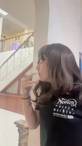 Cuteten🙄 sedang beraksi 🤣 makasih ya nak @KOTENSSS kamu hadir di hidup mama yg selalu memberikan warna.. kadang full color meskipun ga jarang juga abu2 dan selalu bikin mama berasa naik roller coaster setiap hari nya 🥺 tp apapun itu mama bangga dan bahagia.. semoga ketiga anak mama selalu dilindungi Allah dan dikelilingi orang2 baik ❤️ dan mama akan selalu menjadi garda terdepan bagi siapapun yg nyakitin kalian 