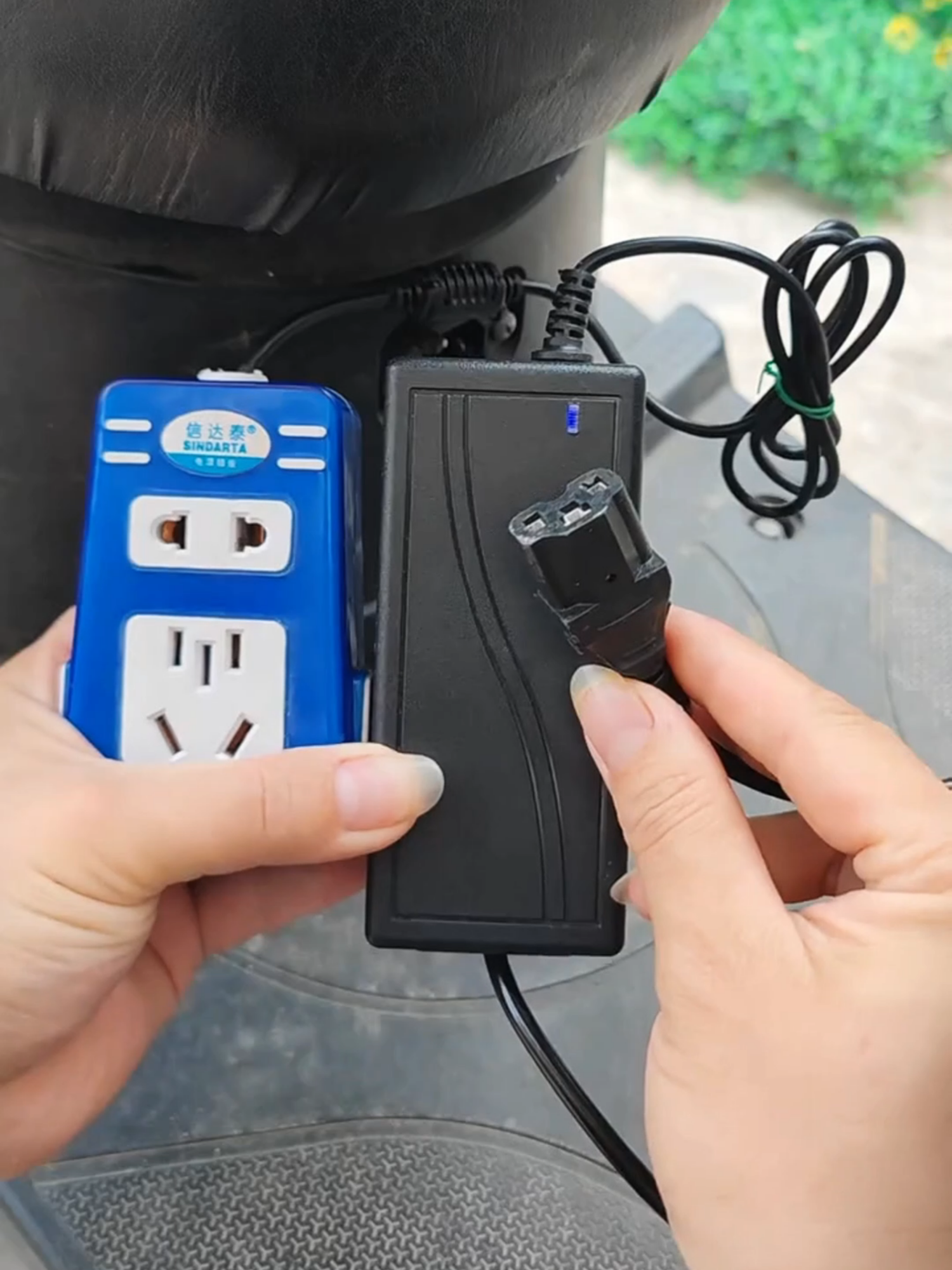 bộ chuyển đổi nguồn xe điện thành điện 220v