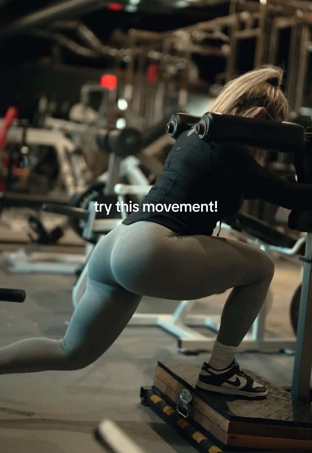 this reverse lunge variation had my glutes & quads on 🔥 #lunge #glutetraining #workoutvideo #Fitness #strengthtraining #legday #glutes #quads  