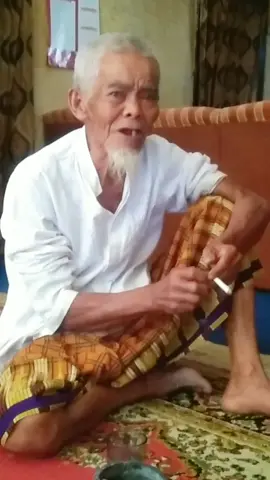 mendengarkan sejarah Indonesia waktu penjajahan 
