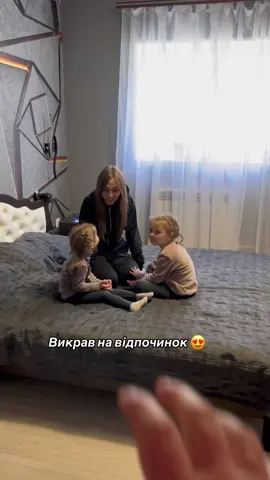premium_hotel_bukovel - готель в центрі Буковеля😍  💕 приватний паркінг  💕 є ліфт і це зручно, бо не потрібно тащити валізи 💕 у  нас велика компанія, і досить зручно, що є тримісний номер  💕spa - кожен може обрати собі щось до душі (входить у вартість номеру) 💕 широкий вибір страв на шведській лінії (сніданки входять у вартість) 💕Привітний персонал та високий рівень сервісу 💕 є дитяча кімната