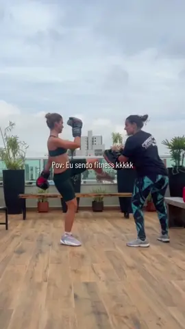 com licença que a barbie lutadora chegou.