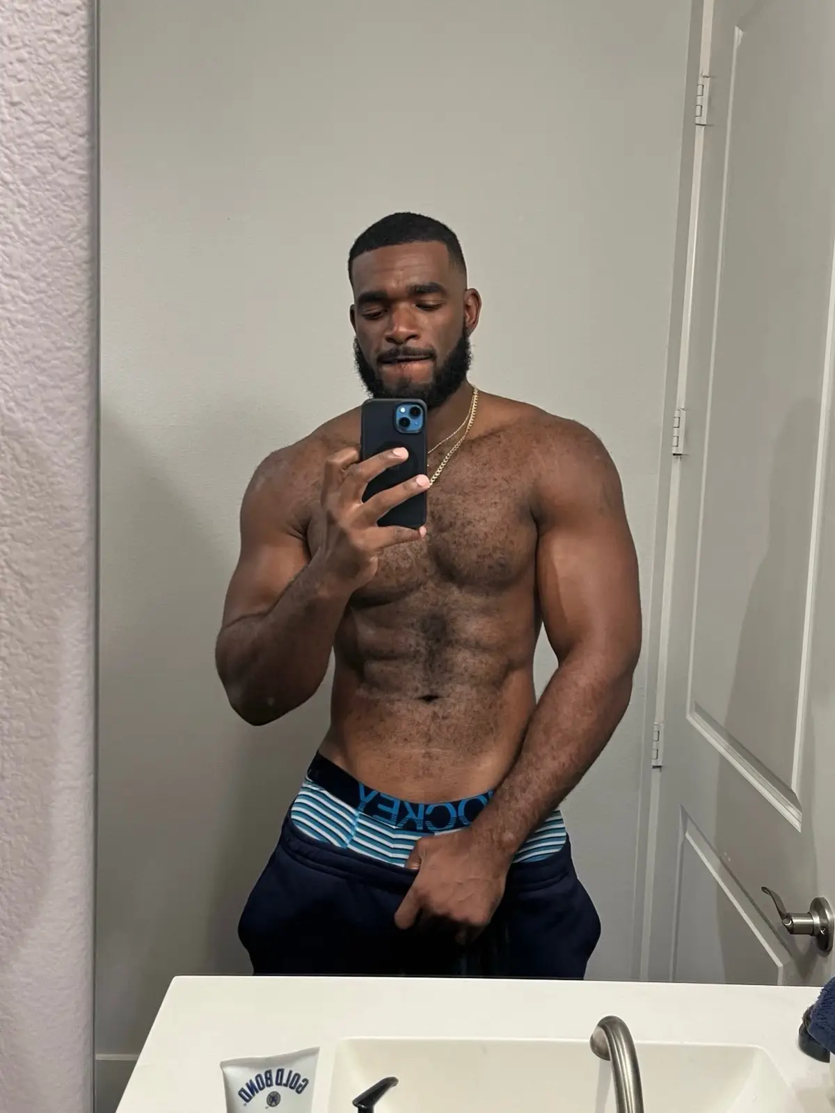 Happy Hump day🔥🔥🔥💪💪💪 #humpday #wednesday #BlackTikTok #singlelife #fypchallenge #beardgang #beardsoftiktok #fypシ #blackmen #GymTok #gymtok #target #fypage #goviral #tallmen #fyp #bbwlover 